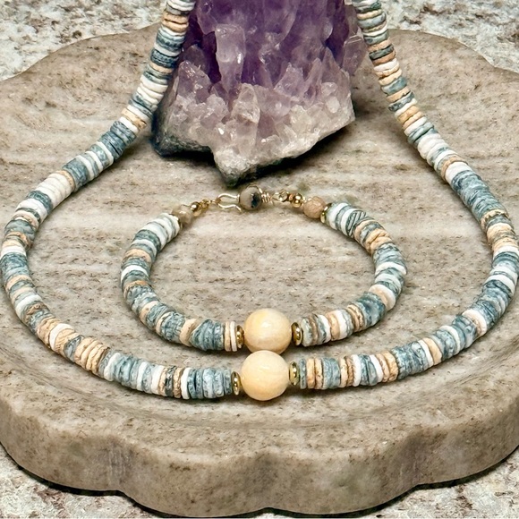 Artisan Shell Heishi With Jade Focal Point Necklace Bracelet Set - Picture 3 of 10